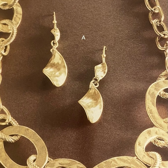 Lia Sophia Jewelry - Lia Sophia “TRYST” Matte Gold Dangle Earrings